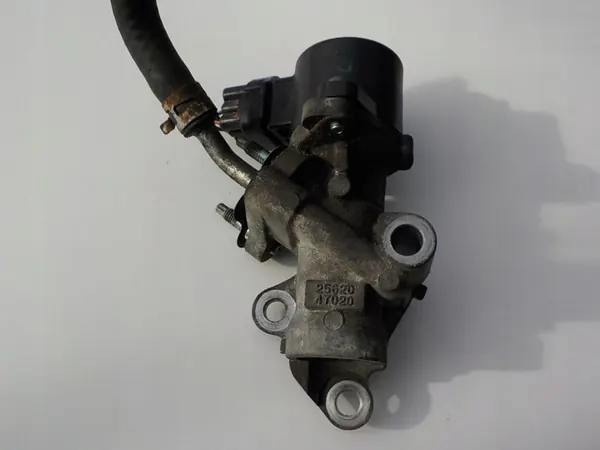 Soupape EGR Toyota OEM 2562047020 pour Yaris II 1.3 VVTi image 2