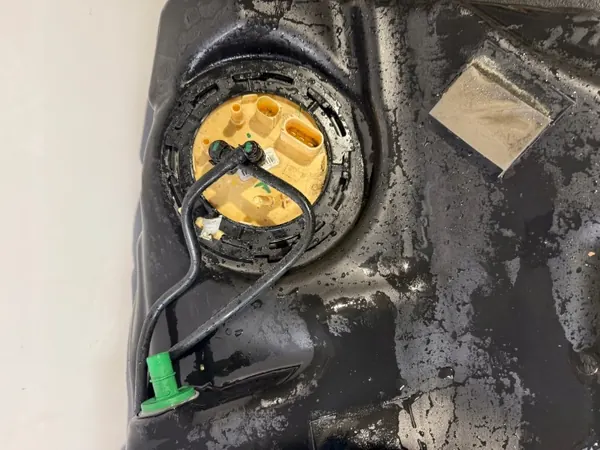 Polttoainesäiliö Jaguar XE X760 2.0D 15-18 OEM GX73-9K007 image 4