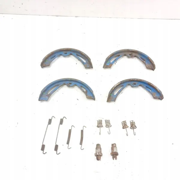 Porsche Taycan handbromsbelägg OEM MAM64581 image 2