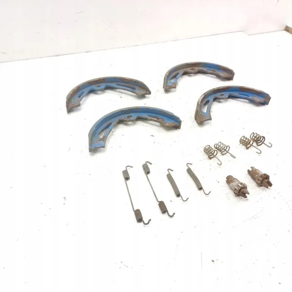 Porsche Taycan handbromsbelägg OEM MAM64581 image 3