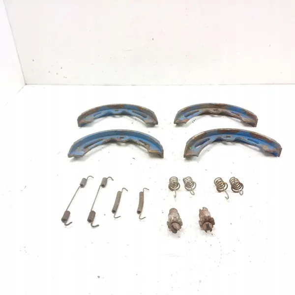 Porsche Taycan handbromsbelägg OEM MAM64581 image 6