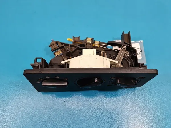 VW Polo III 6N ventilatiepaneel console OEM 1H0819045C image 3