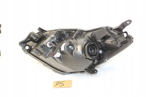 Faros TYC para Yaris III 2014-2017 image 2