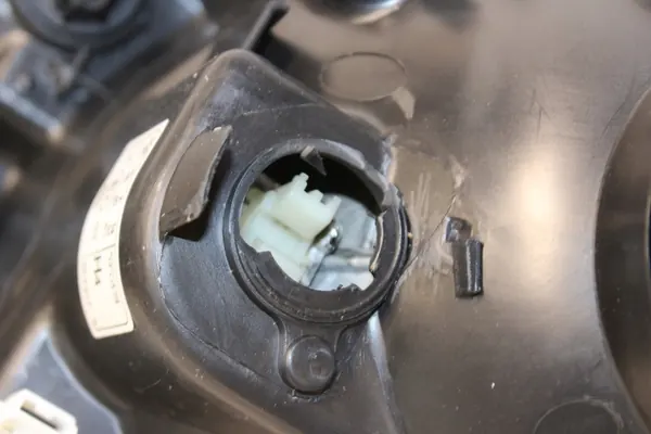 Faros TYC para Yaris III 2014-2017 image 3