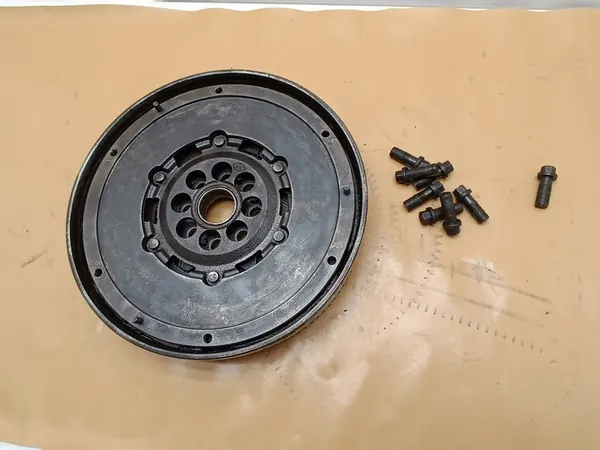 Kaksoismassavoltti Mazda 6 2.0D Alkuperäinen image 3