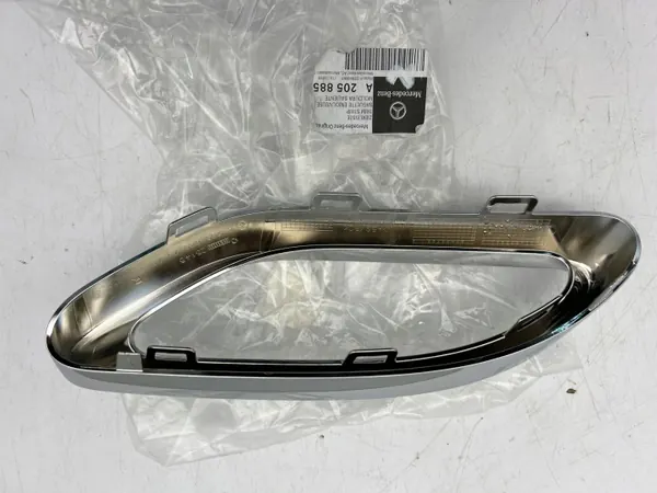 Cadre Échappement Mercedes OEM A2058852321 Droit Chrome image 3