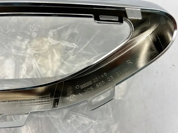 Cadre Échappement Mercedes OEM A2058852321 Droit Chrome image 4