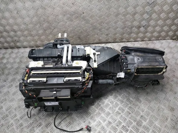 Carcasa del ventilador de calefacción Audi Q5 8R 8K1820005AF image 2