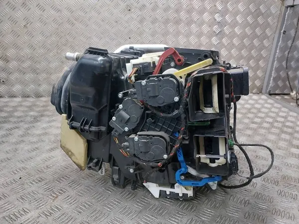 Carcasa del ventilador de calefacción Audi Q5 8R 8K1820005AF image 4