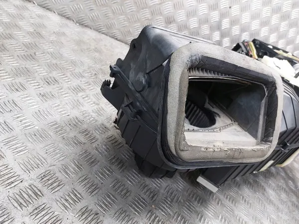 Carcasa del ventilador de calefacción Audi Q5 8R 8K1820005AF image 6