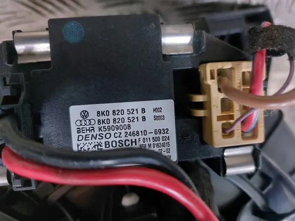 Carcasa del ventilador de calefacción Audi Q5 8R 8K1820005AF image 8