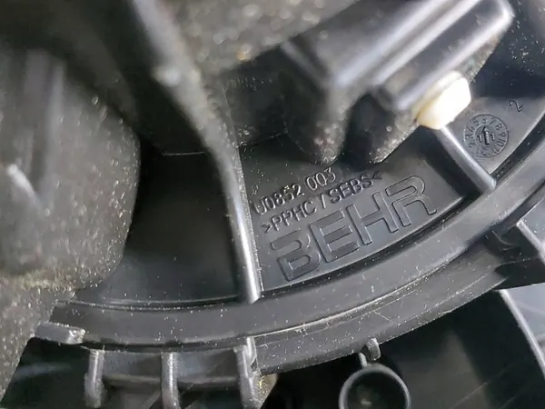 Carcasa del ventilador de calefacción Audi Q5 8R 8K1820005AF image 9