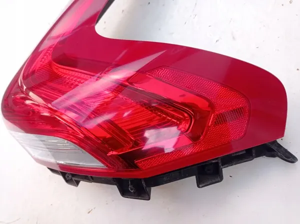 Luz trasera derecha Volvo V40 II 31395845 image 3