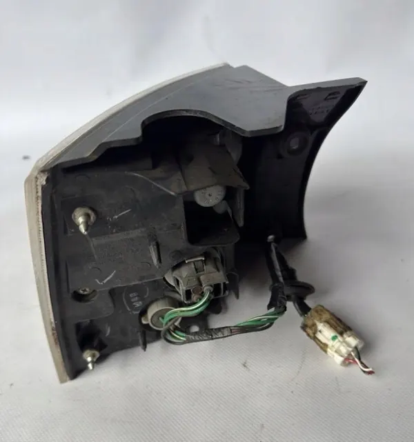 MITSUBISHI OUTLANDER 2019-2021 LUZ TRASERA DERECHA 8330B174 image 3