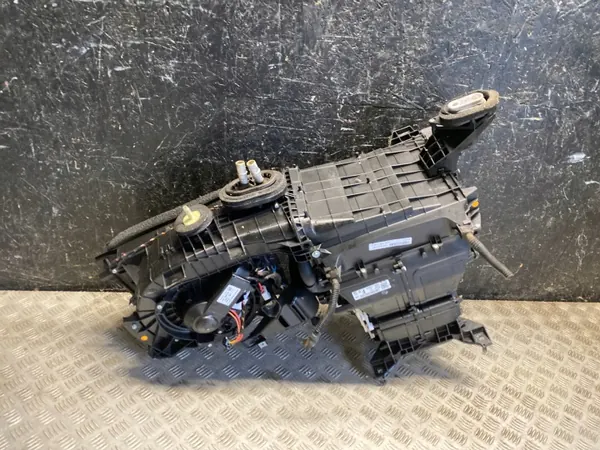 Boîtier de soufflante OEM J8A2-19B555-FD pour Range Rover Velar image 2