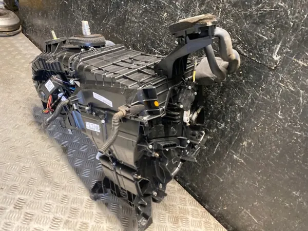 Boîtier de soufflante OEM J8A2-19B555-FD pour Range Rover Velar image 3