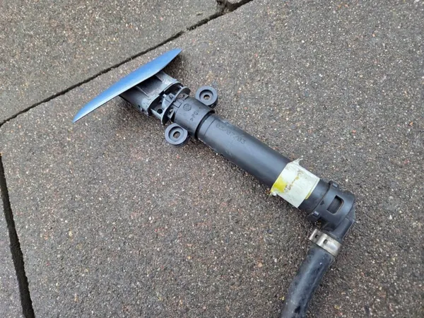 OEM 8200032046 Linker Spuitmond & Stop - Renault image 3