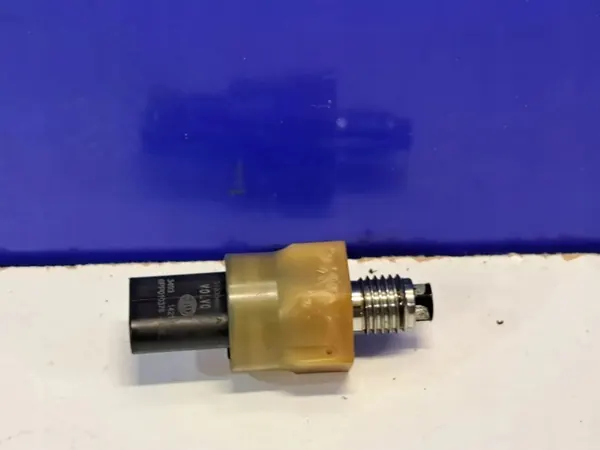 Régulateur Pression Carburant Volvo S60 2015 OEM 31336469 image 2