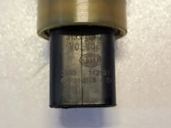 Régulateur Pression Carburant Volvo S60 2015 OEM 31336469 image 4