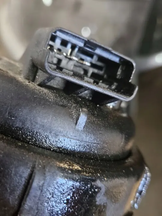 Opel Polttoainesuodatin Kotelo OEM 13224652 Etu image 2