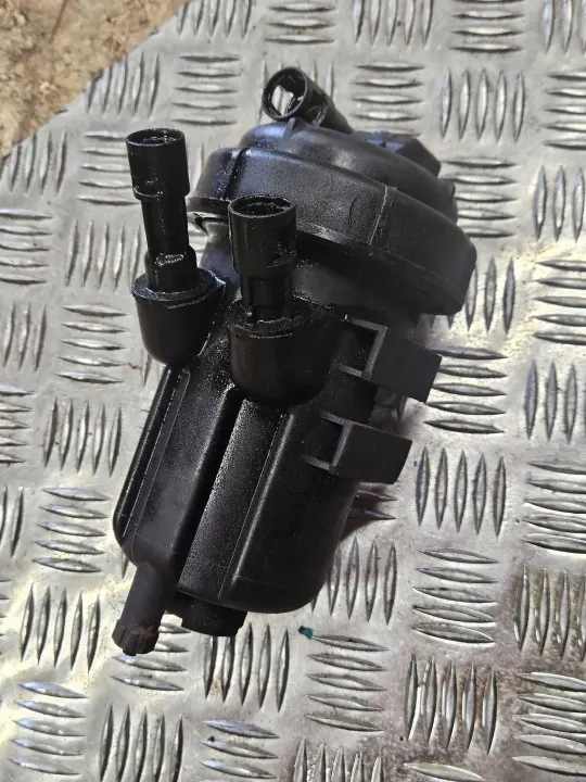 Opel Polttoainesuodatin Kotelo OEM 13224652 Etu image 3