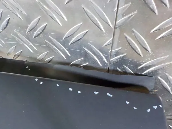 Ford Fiesta MK7 13- Takaluukun Vasemman Puolen Verhoilu image 6