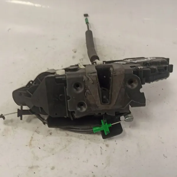 Land Rover Evoque Dörrlås OEM 8X2A26413AD Vänster Bak image 10