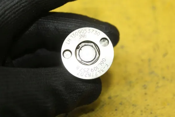 Válvula de ajuste de árvore de cames OEM 06L109257B Audi image 3
