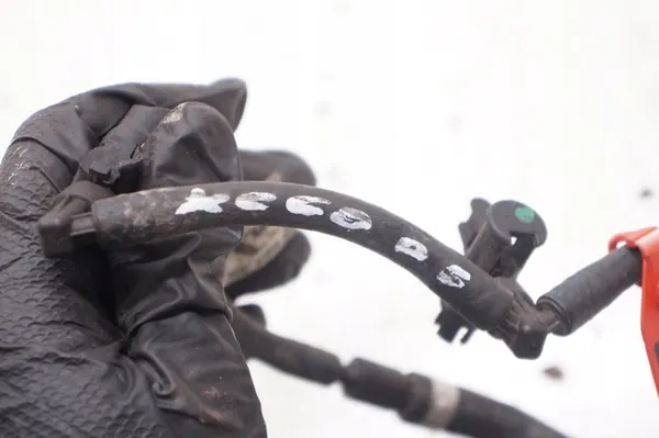 Mangueira de retorno de combustível Volvo XC60 I 2.4 31303869 image 5