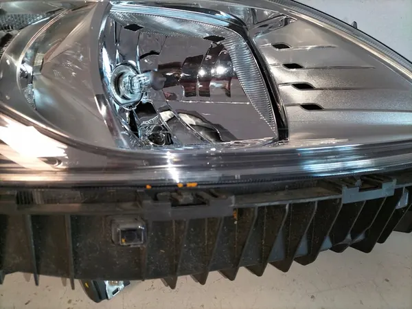 Farol direito LANCIA YPSILON III 11- OEM 51850554 image 4