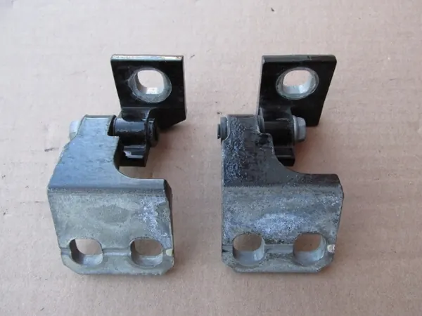 Maserati Ghibli III Türscharnier-Set OEM 820/A image 3
