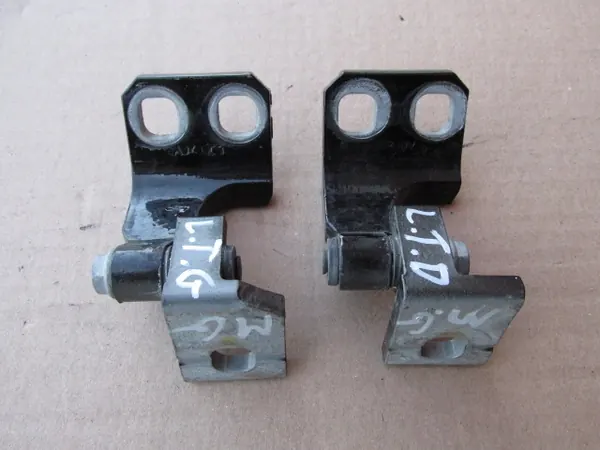 Maserati Ghibli III Türscharnier-Set OEM 820/A image 4