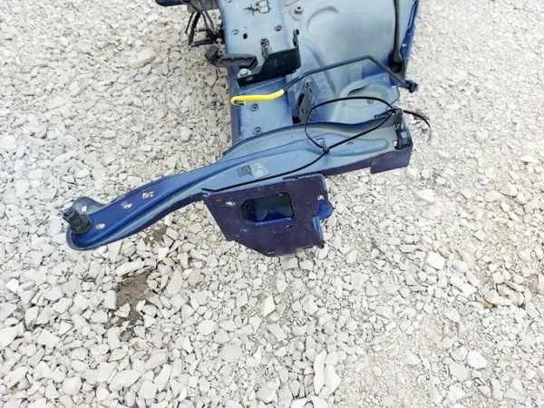 OEM 1 Larguero Delantero Izquierdo para Peugeot 208 I - Usado image 10