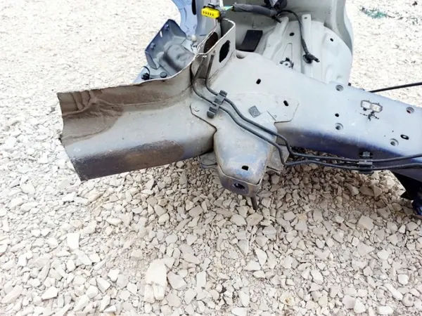 OEM 1 Larguero Delantero Izquierdo para Peugeot 208 I - Usado image 9