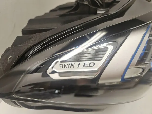 BMW 3 G20 G21 2023 Faro Derecho image 3