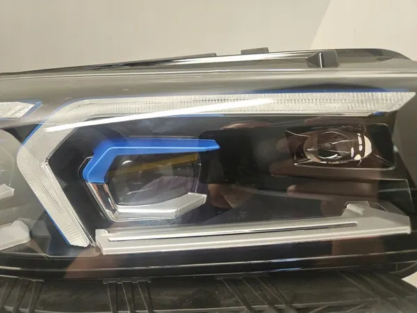 BMW 3 G20 G21 2023 Faro Derecho image 4