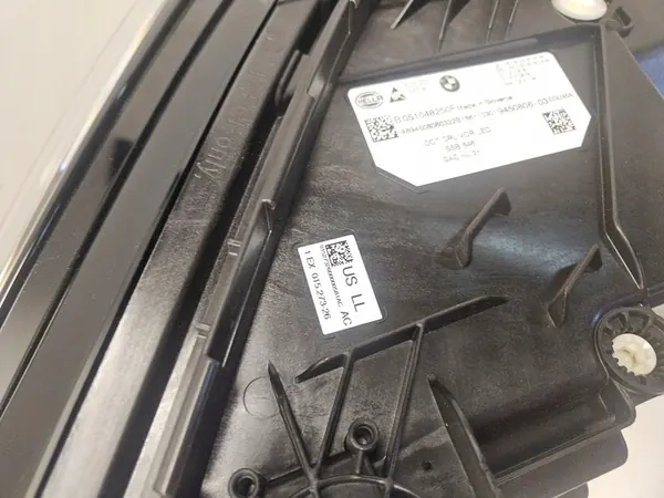 BMW 3 G20 G21 2023 Faro Derecho image 8