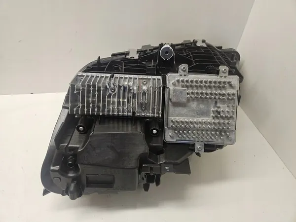 BMW 3 G20 G21 2023 Faro Derecho image 9