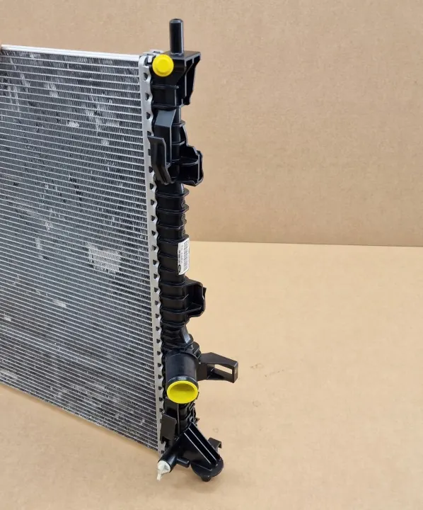 Radiateur d'eau Ford OE OEM OAM@2 2210505 - Occasion image 3