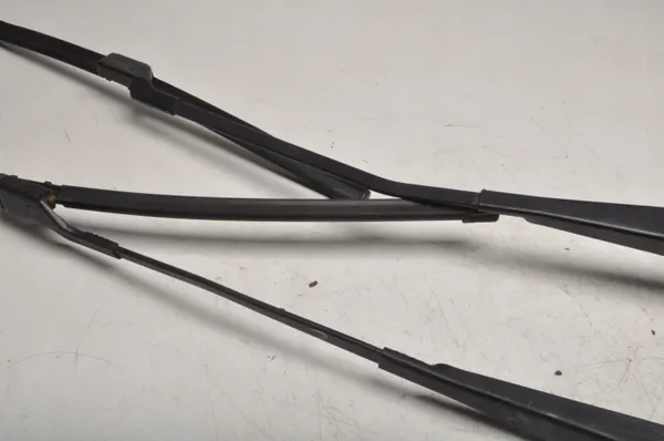 Volvo S60 II V60 Pyyhinvarsisarja OEM 30753504 30753505 image 3