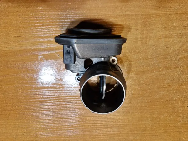 BMW E87 E90 E60 2.0d Drosselklappe 7804373 image 4