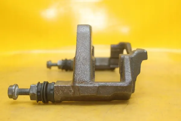 Klamphållare OEM 7558 vänster fram för Audi A3 8V image 3