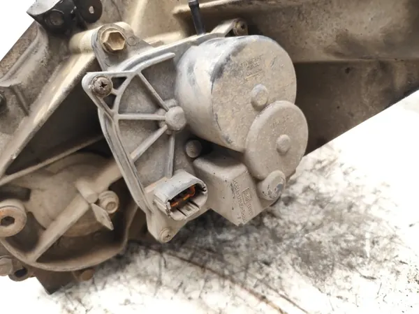 Nissan jakolaatikko OEM EA310 Navaralle 2.5 dCi image 7