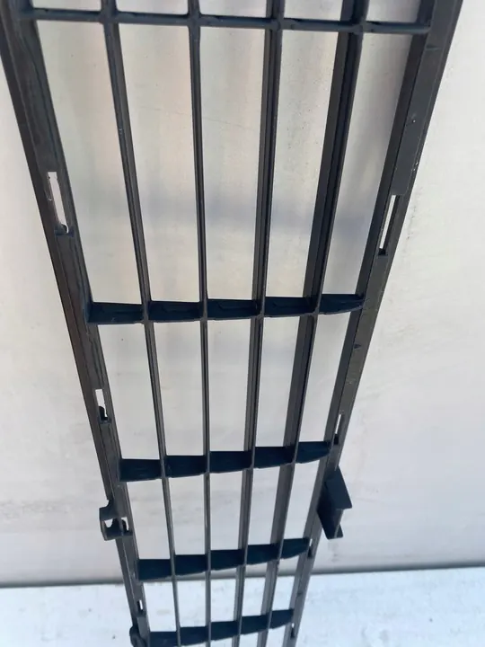 Griglia centrale paraurti anteriore Toyota Hilux image 3