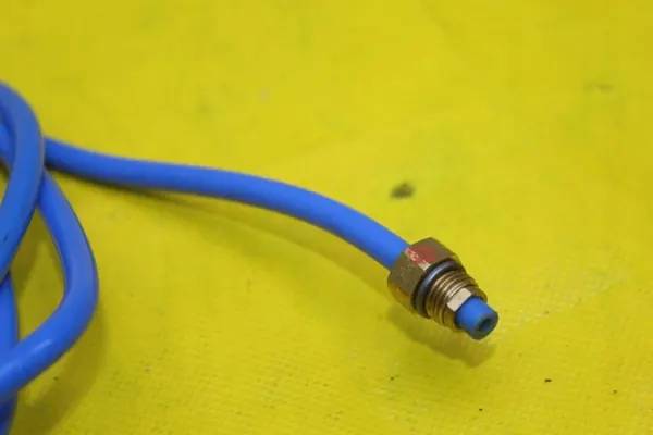Flexible Pneumatique Bleu Porsche OE 7L0616766 image 4