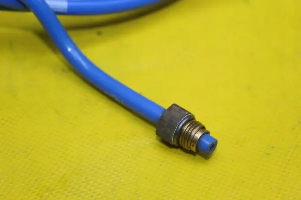 Flexible Pneumatique Bleu Porsche OE 7L0616766 image 5