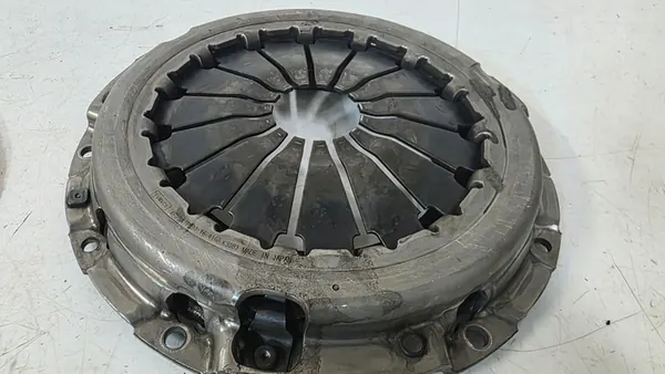 Kytkinlevy ja painelevy Mazda 3 BM 2014 2.0 SKYACTIVE image 7