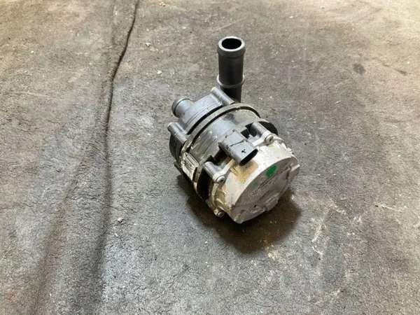 Moteur de circulation d'eau Volvo TPA1741532 - Occasion image 2