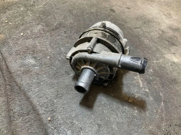 Moteur de circulation d'eau Volvo TPA1741532 - Occasion image 5