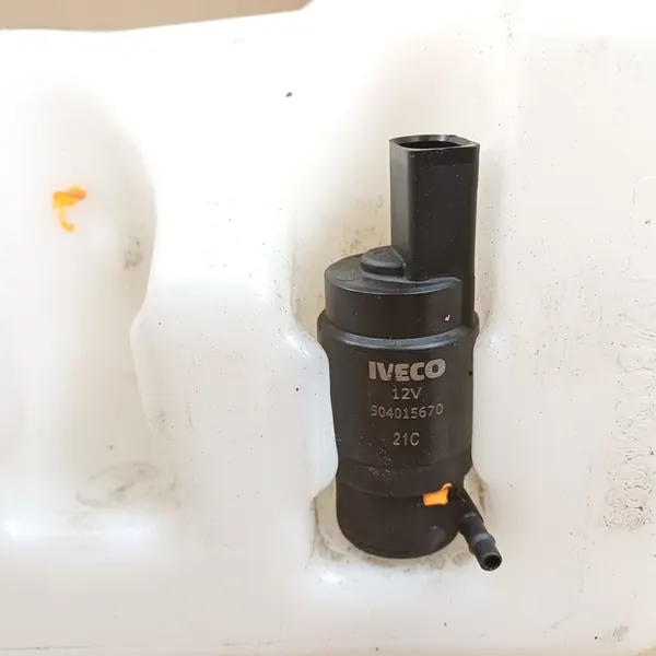 Iveco OE 5801566048 pesuneste säiliö image 2